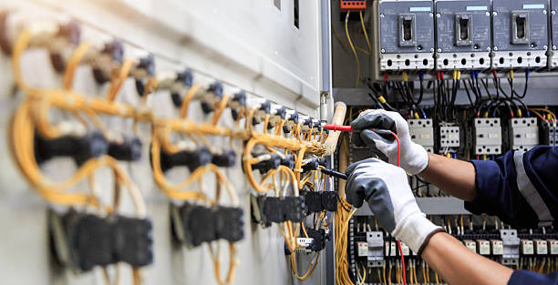 Professional Electrician technician working in Warren, MI